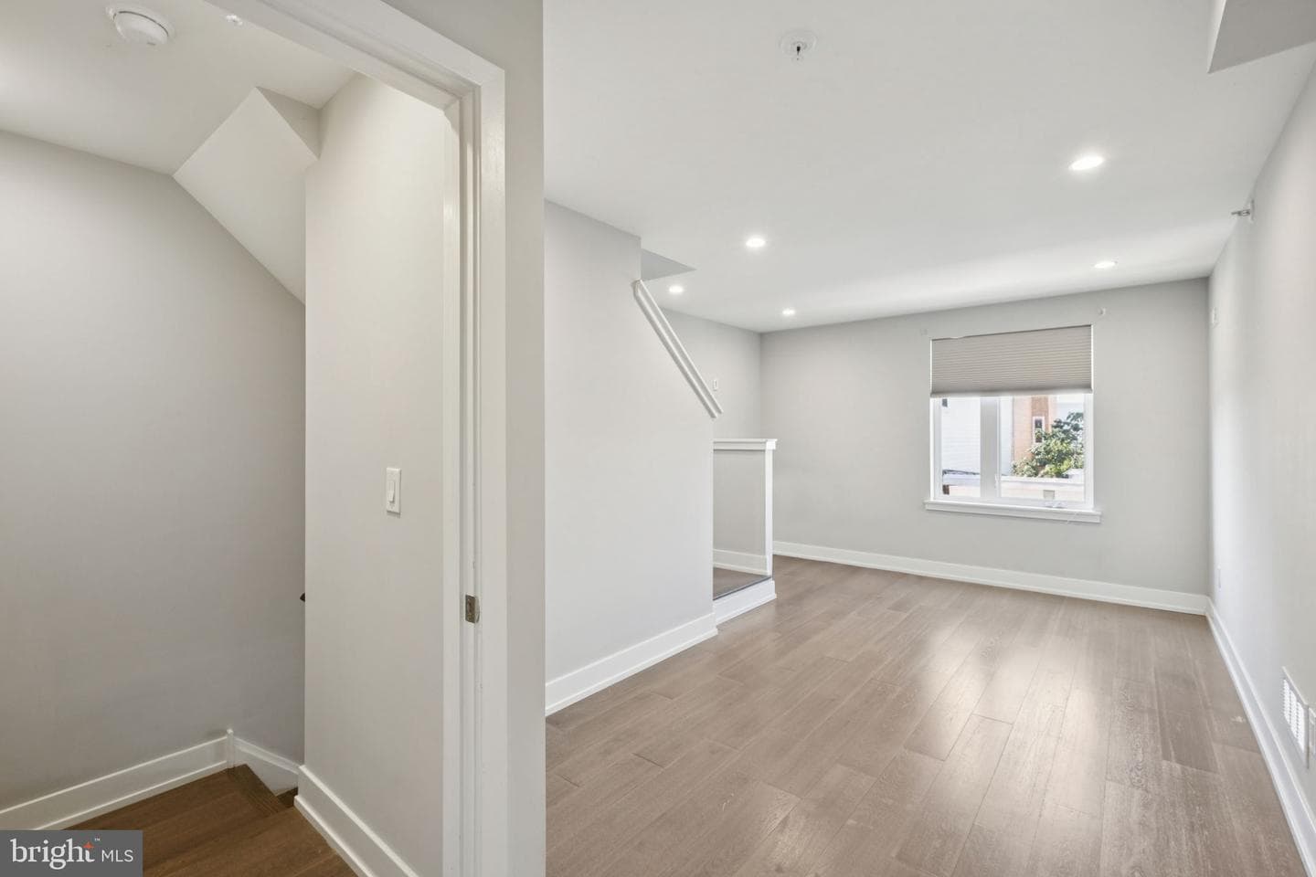 1533 S Lambert Street photo 5