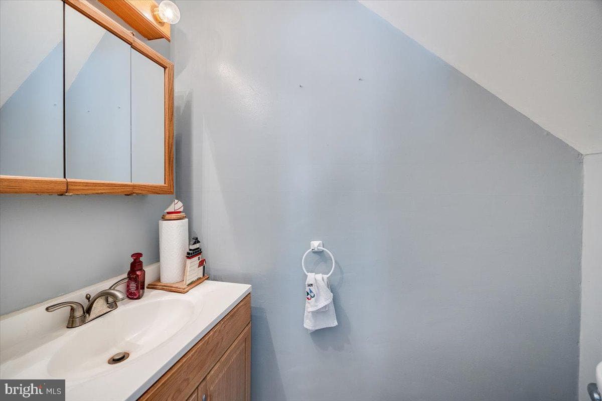 8010 N Ferndale Street photo 13
