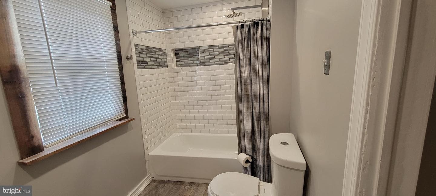 2722 E Madison Street photo 11