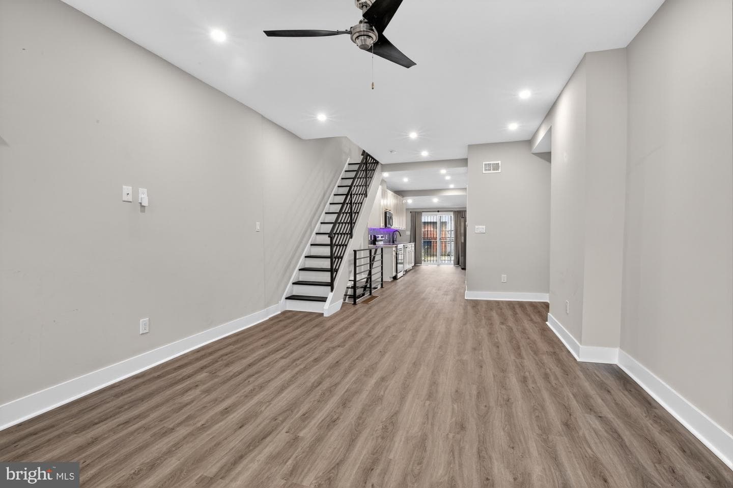 2467 Amber Street photo 10