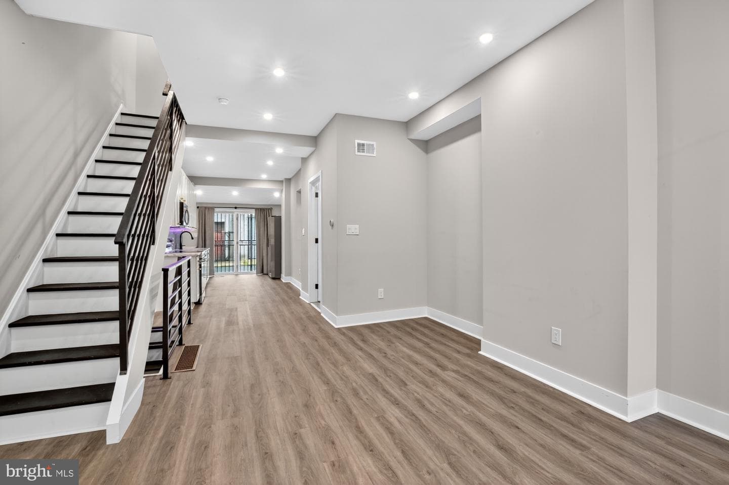 2467 Amber Street photo 11