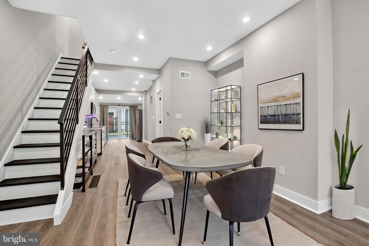 2467 Amber Street photo 3
