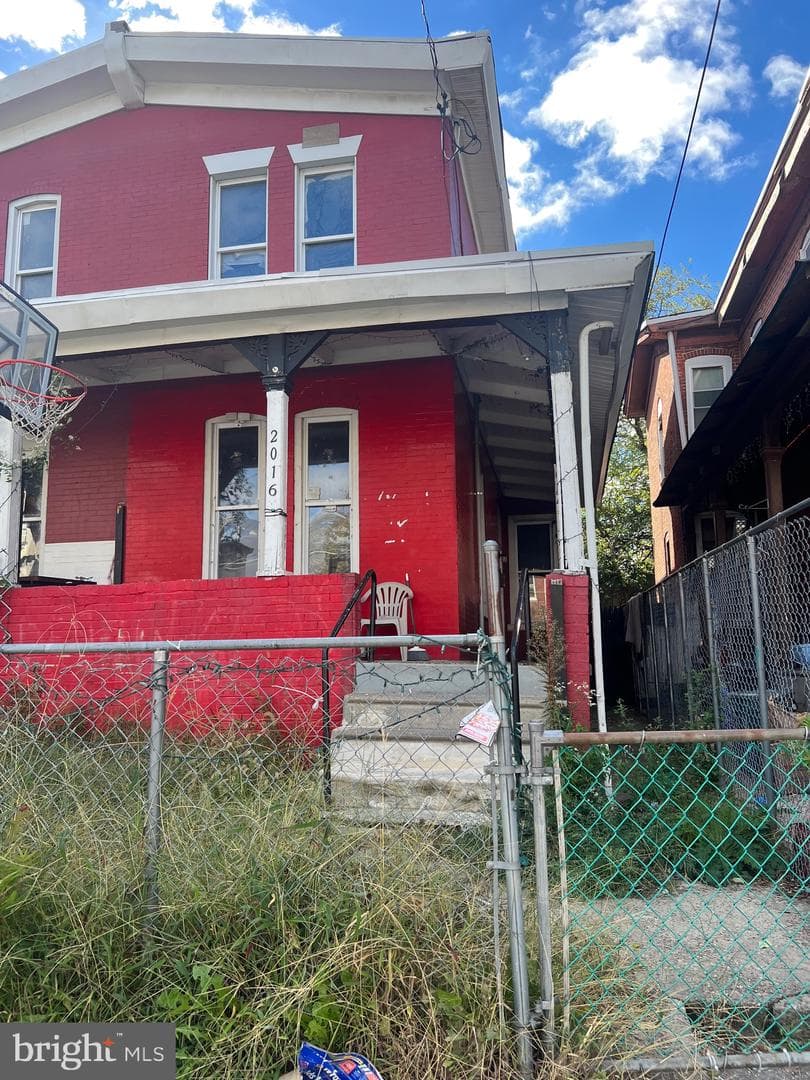 2016 E Madison Street photo 1