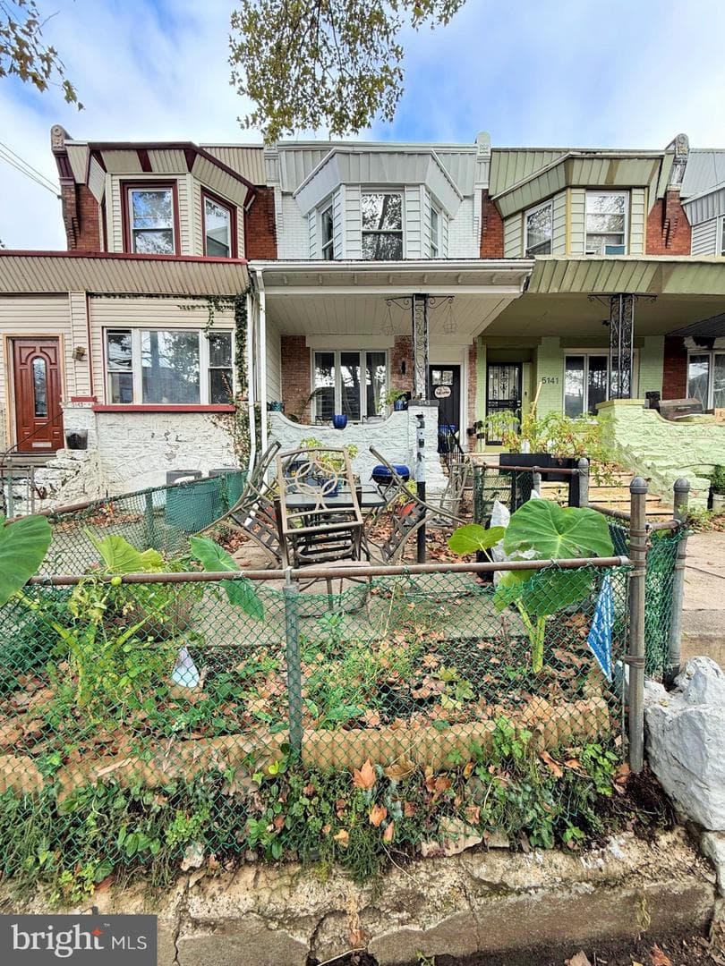 5143 Catharine Street photo 3