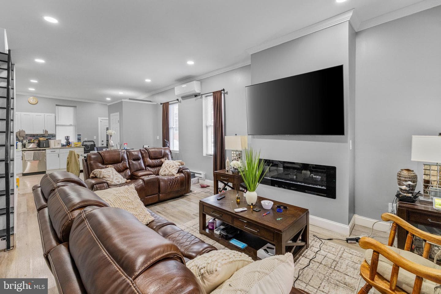 2401 N Hollywood Street photo 3