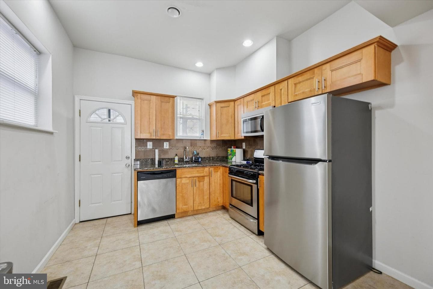 2142 S Hicks Street photo 3