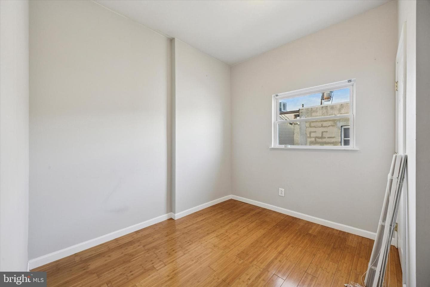 2142 S Hicks Street photo 6