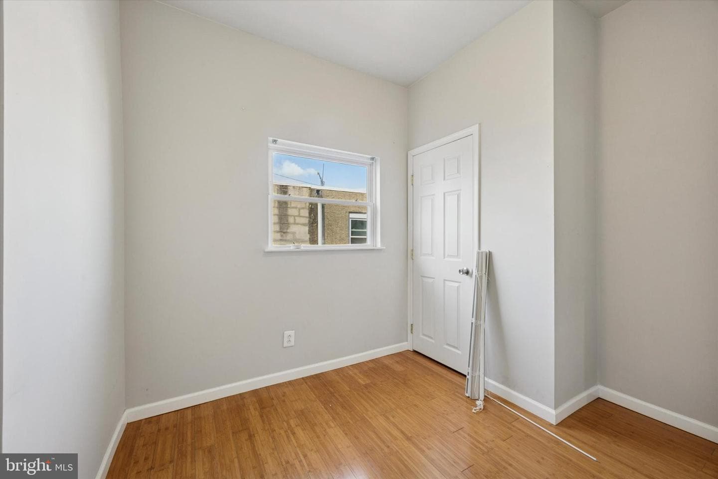 2142 S Hicks Street photo 9