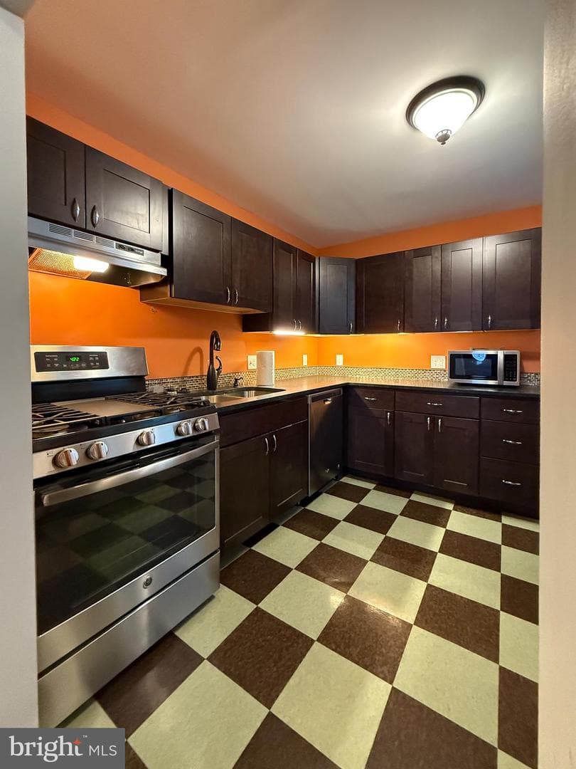 2831 Memphis Street photo 9