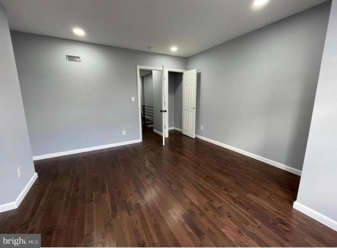 1530 S Lindenwood Street photo 9