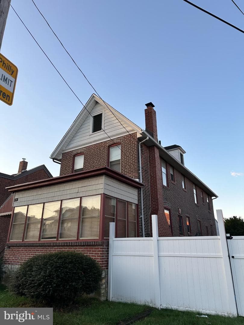 534 Hellerman Street photo 3