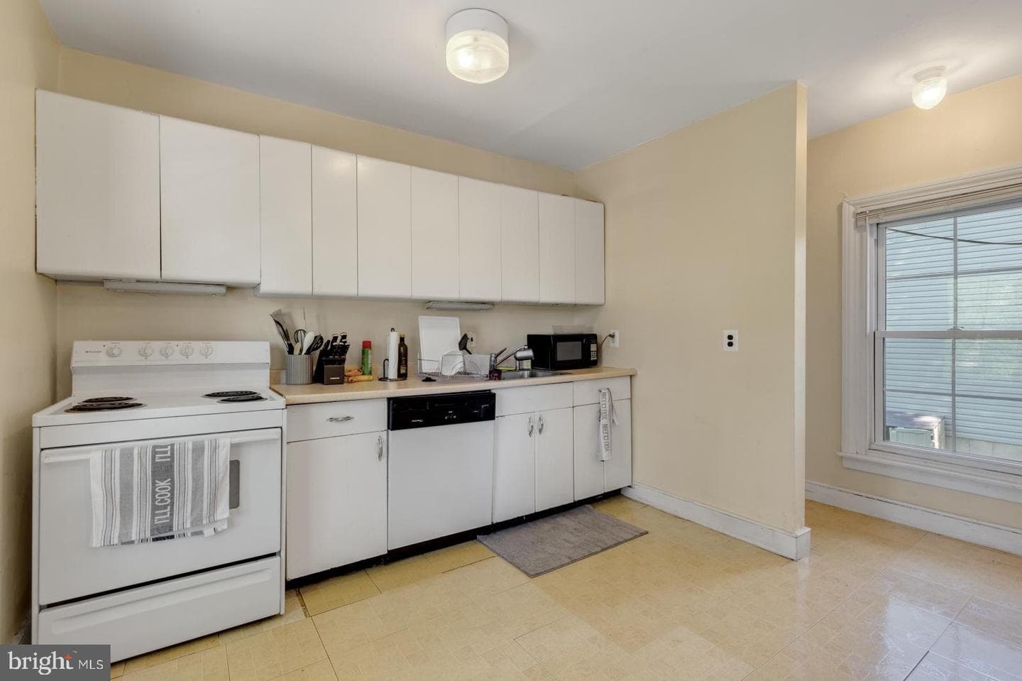 350 Green Lane photo 40