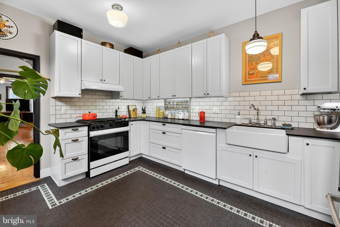 1933 E Dauphin Street photo 8
