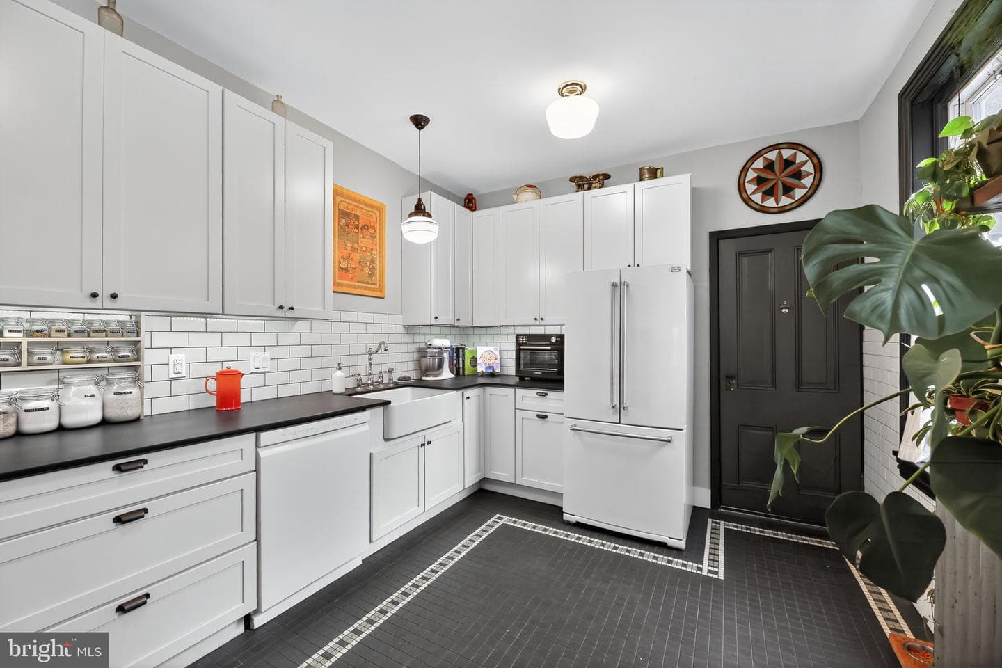 1933 E Dauphin Street photo 9