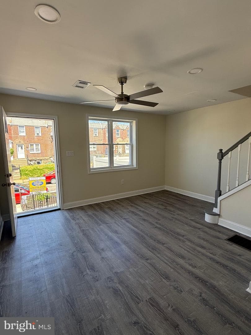 6813 Sylvester Street photo 29