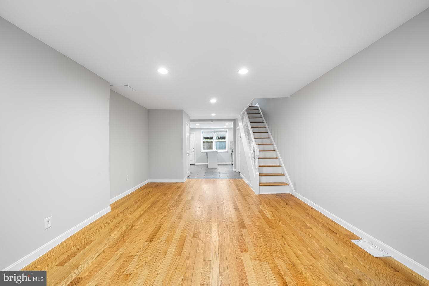 618 Mcclellan Street photo 3