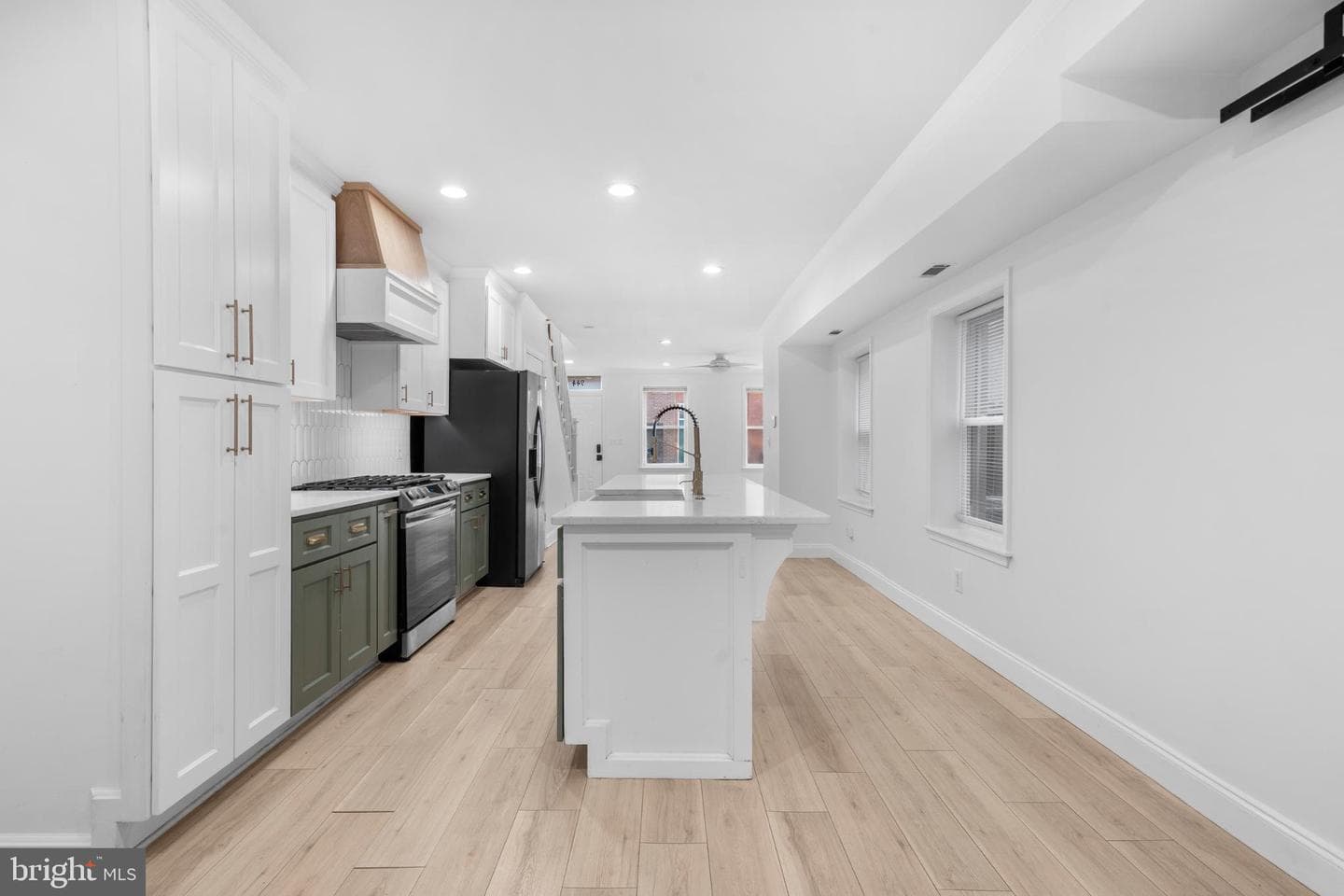 944 N Randolph Street photo 11