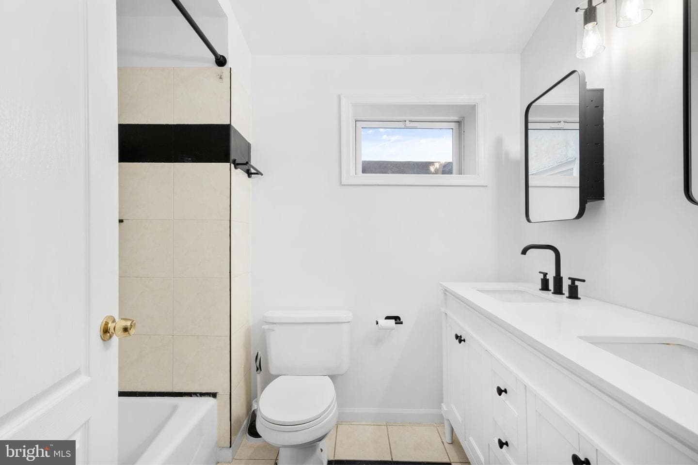 944 N Randolph Street photo 17