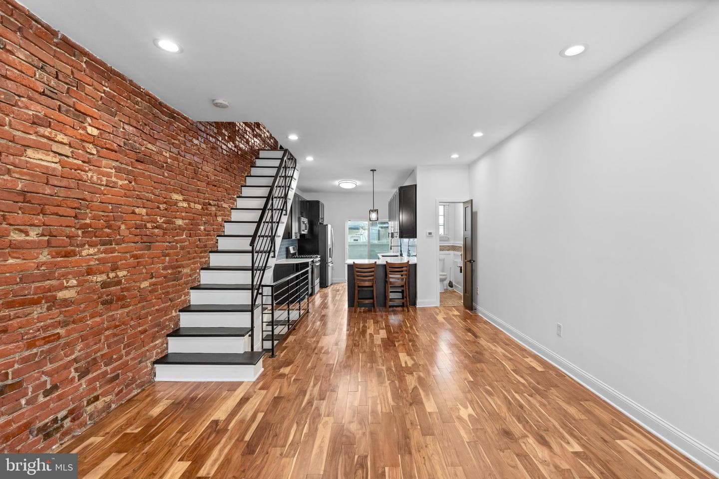 345 Roseberry Street photo 10