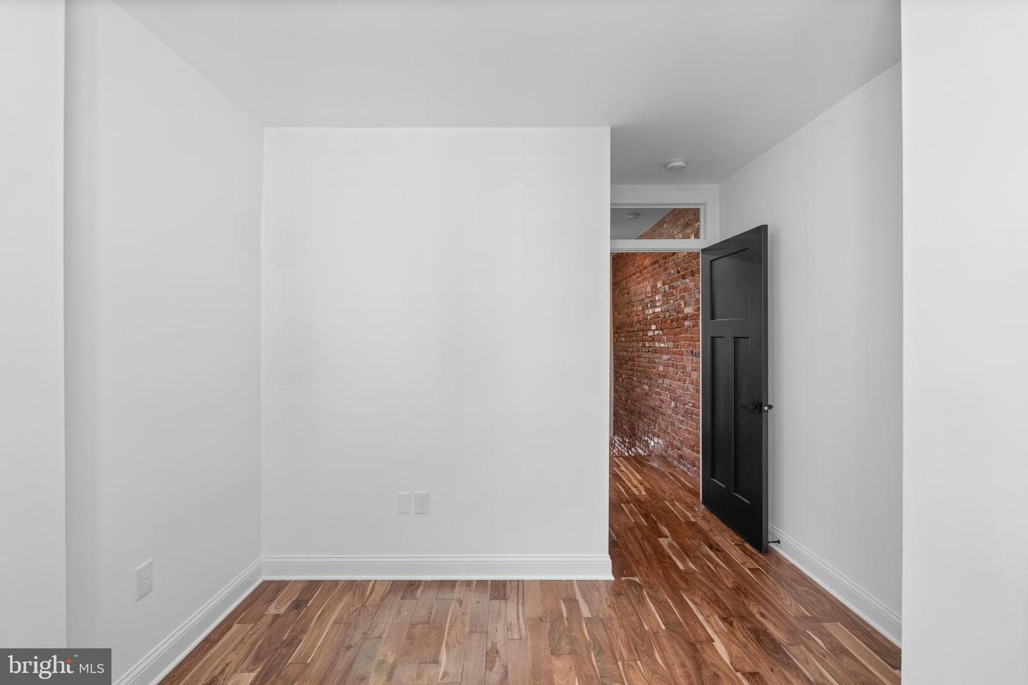 345 Roseberry Street photo 19