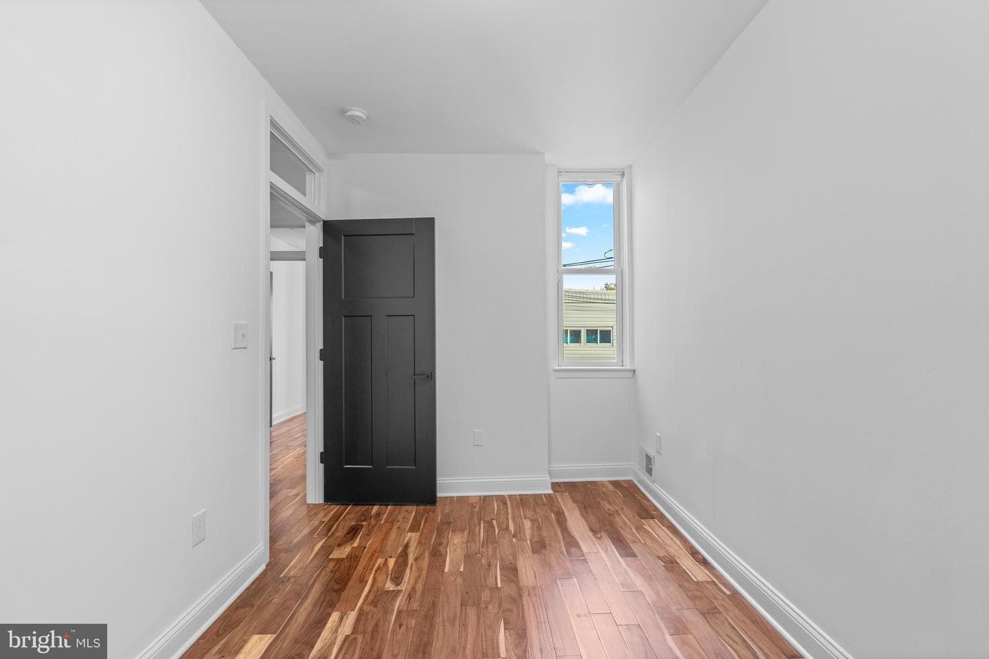 345 Roseberry Street photo 24