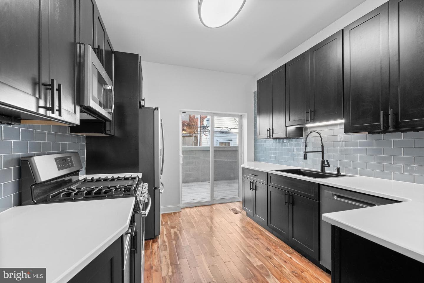 345 Roseberry Street photo 4