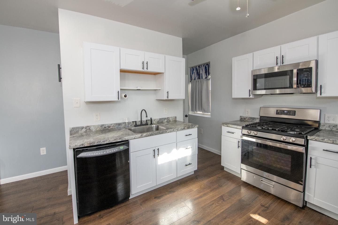 4121 E Howell Street photo 10