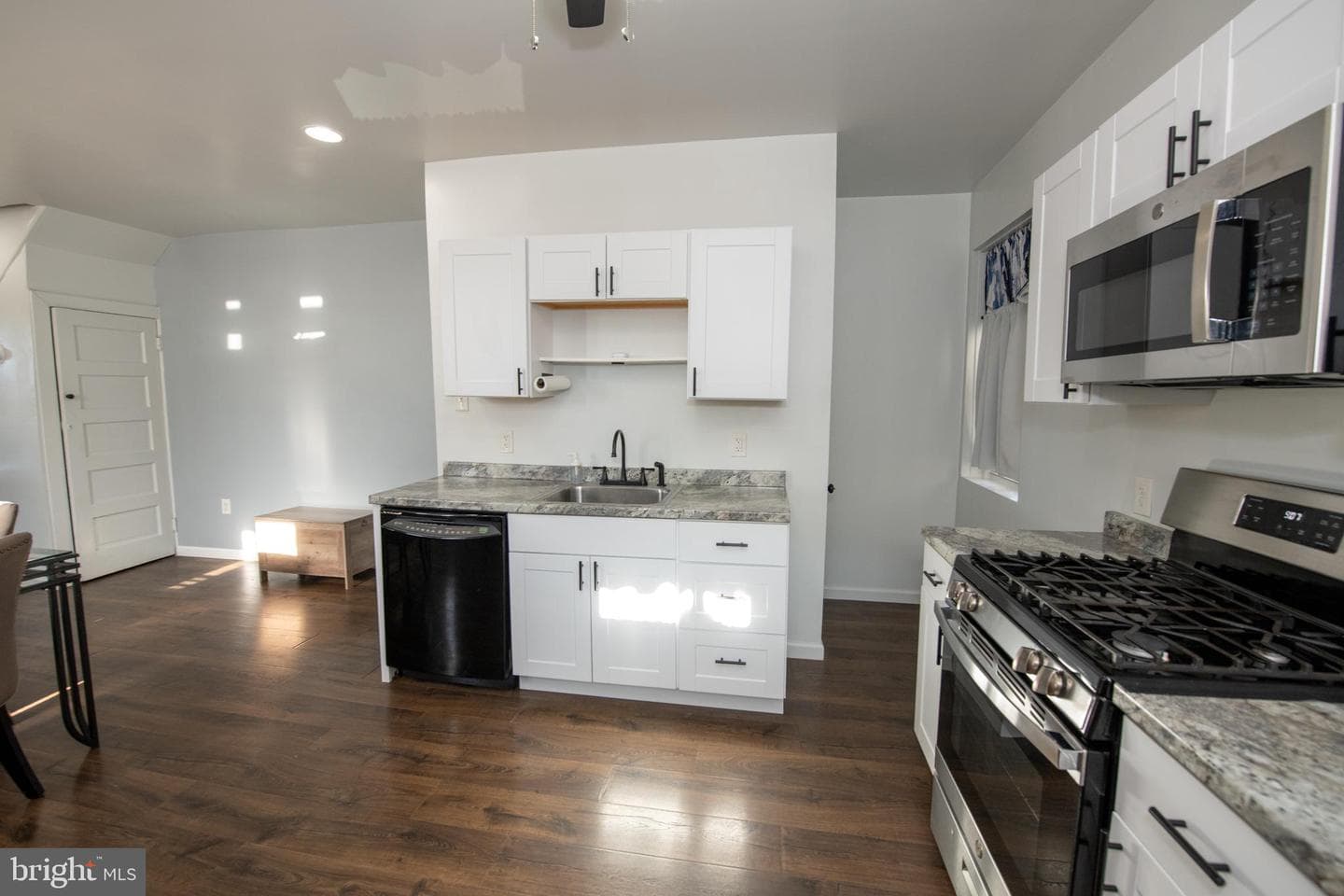 4121 E Howell Street photo 12
