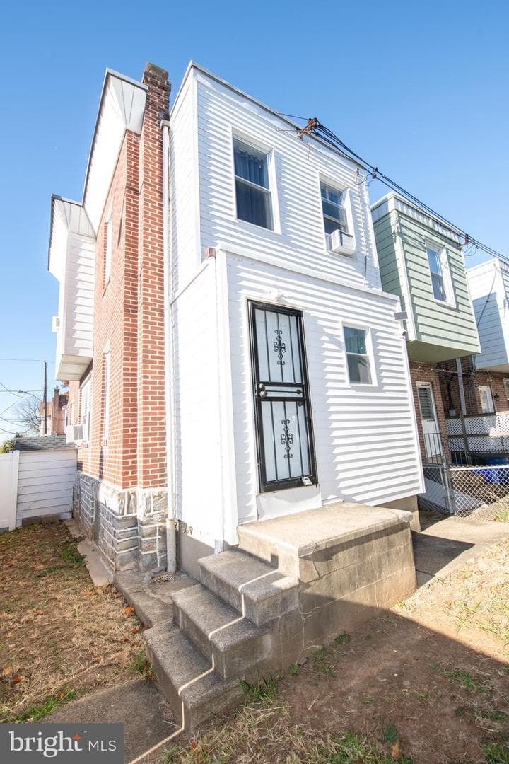 4121 E Howell Street photo 25