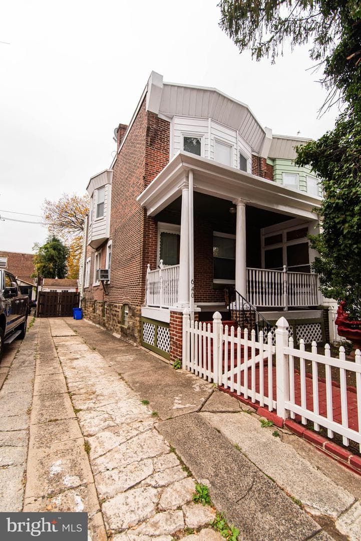 640 Levick Street photo 3