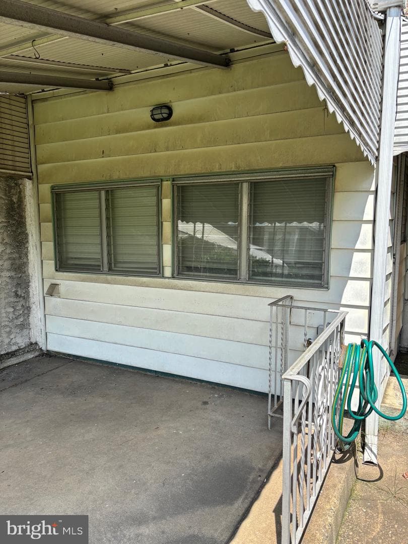 3167 E Thompson Street photo 23