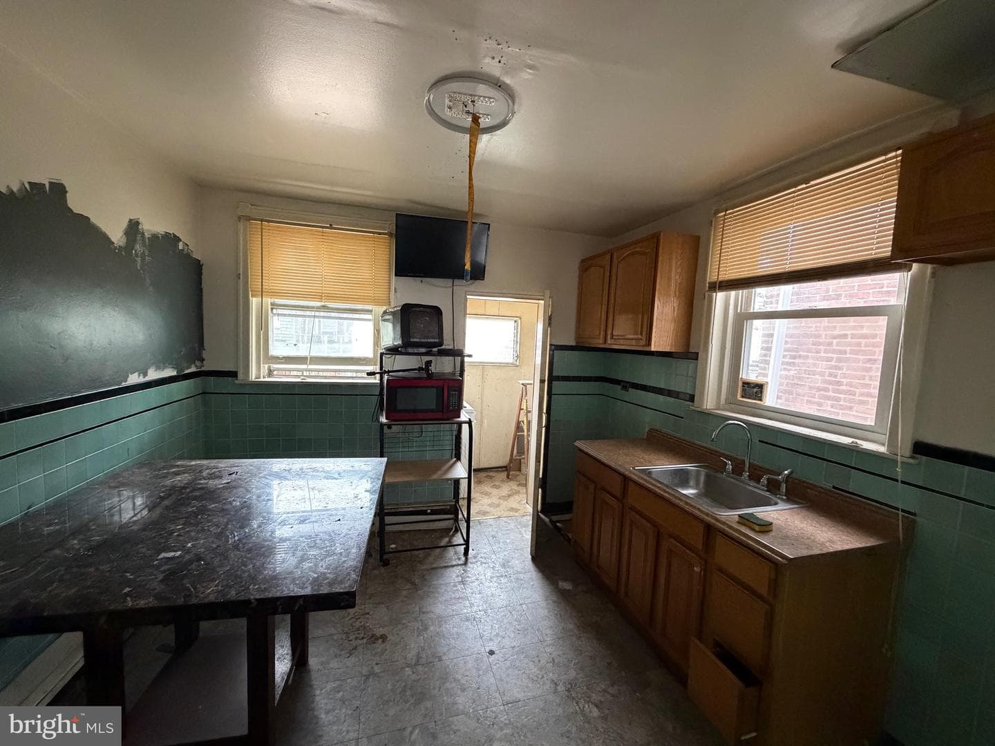 6054 N American Street photo 4