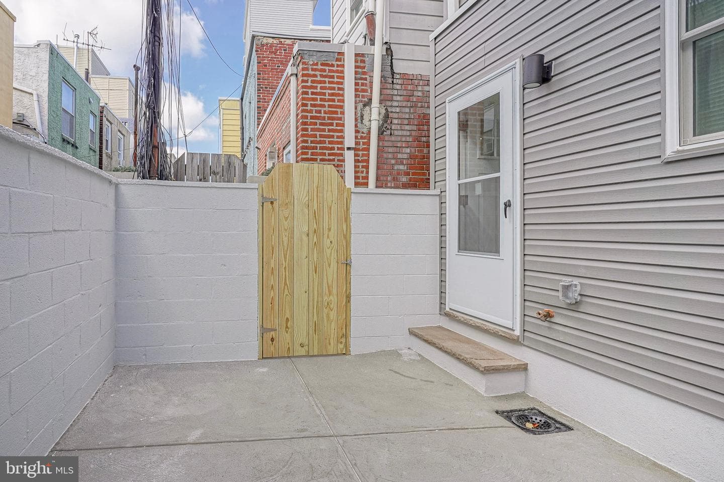808 Fernon Street photo 13