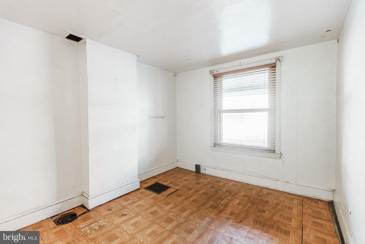 1350 S Melville Street photo 4