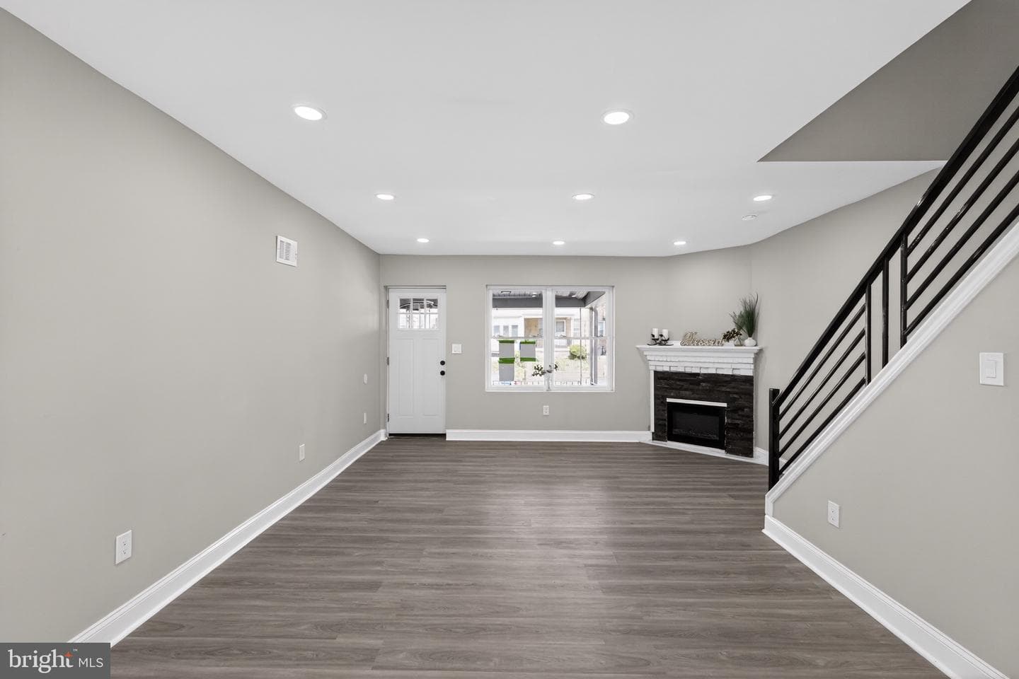 930 E Price Street photo 3