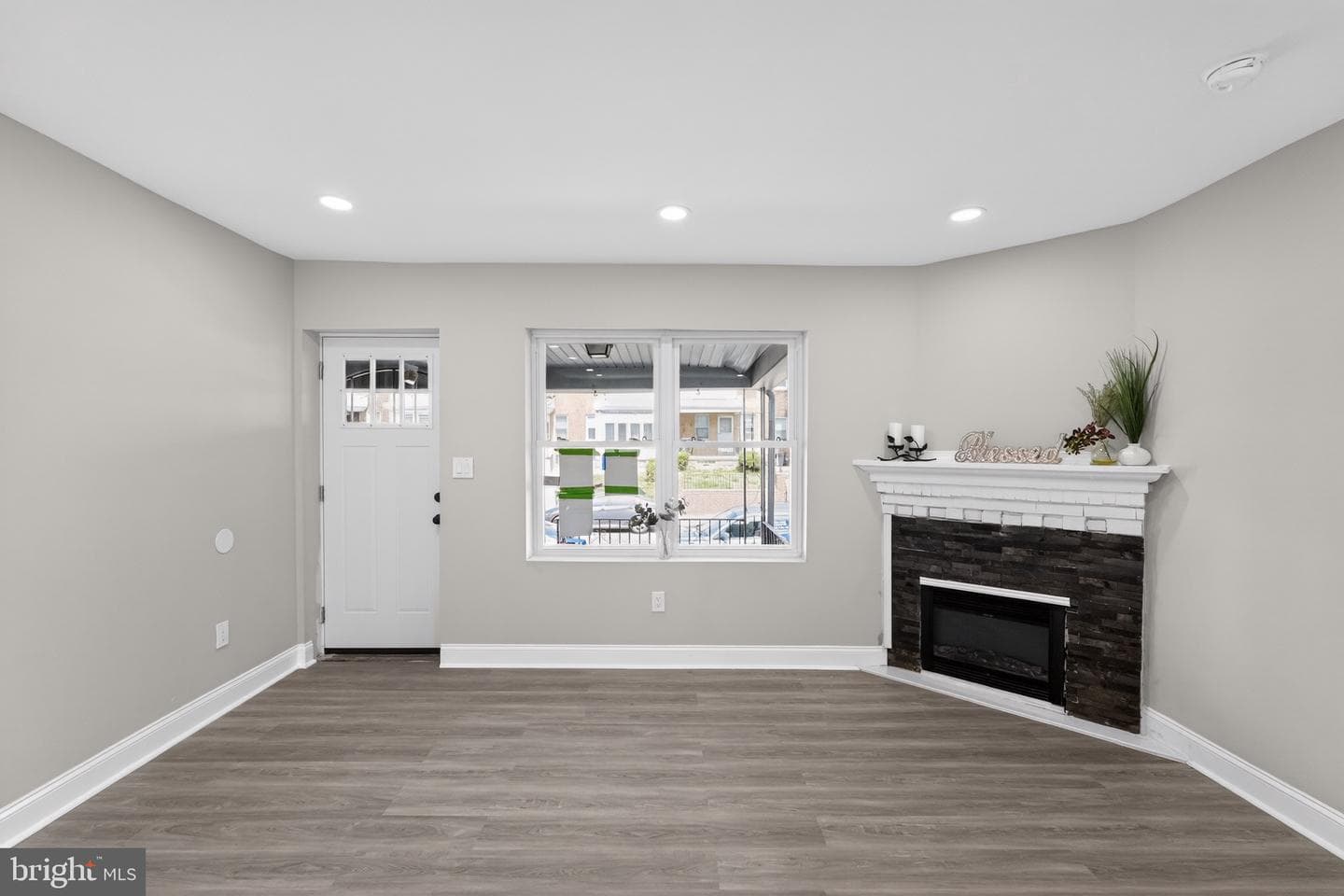 930 E Price Street photo 5