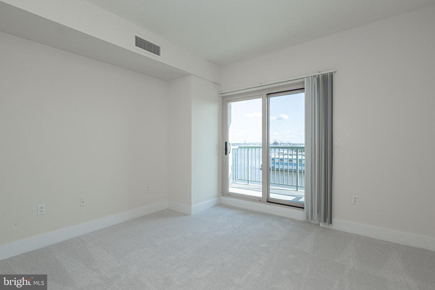 717 S Chris Columbus Boulevard #814 photo 21
