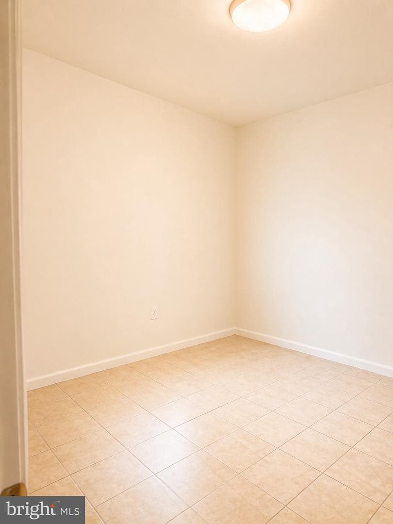 120 Overhill Avenue photo 17