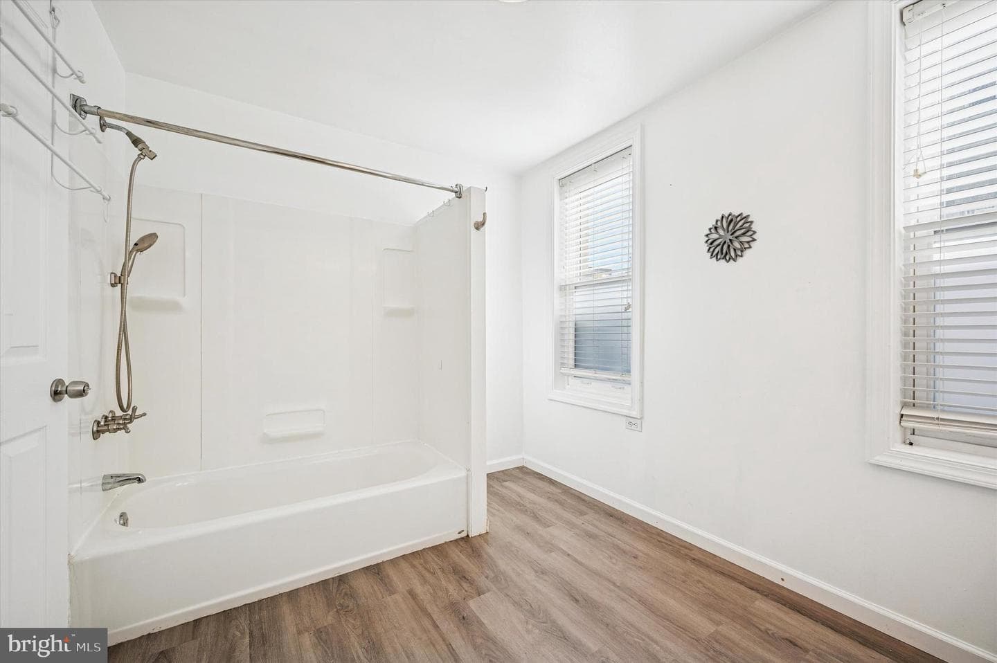 2038 Fairmount Avenue photo 11