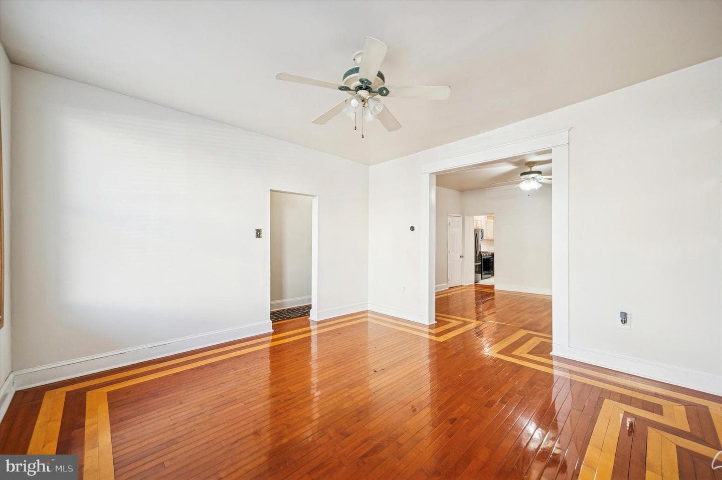 2038 Fairmount Avenue photo 4