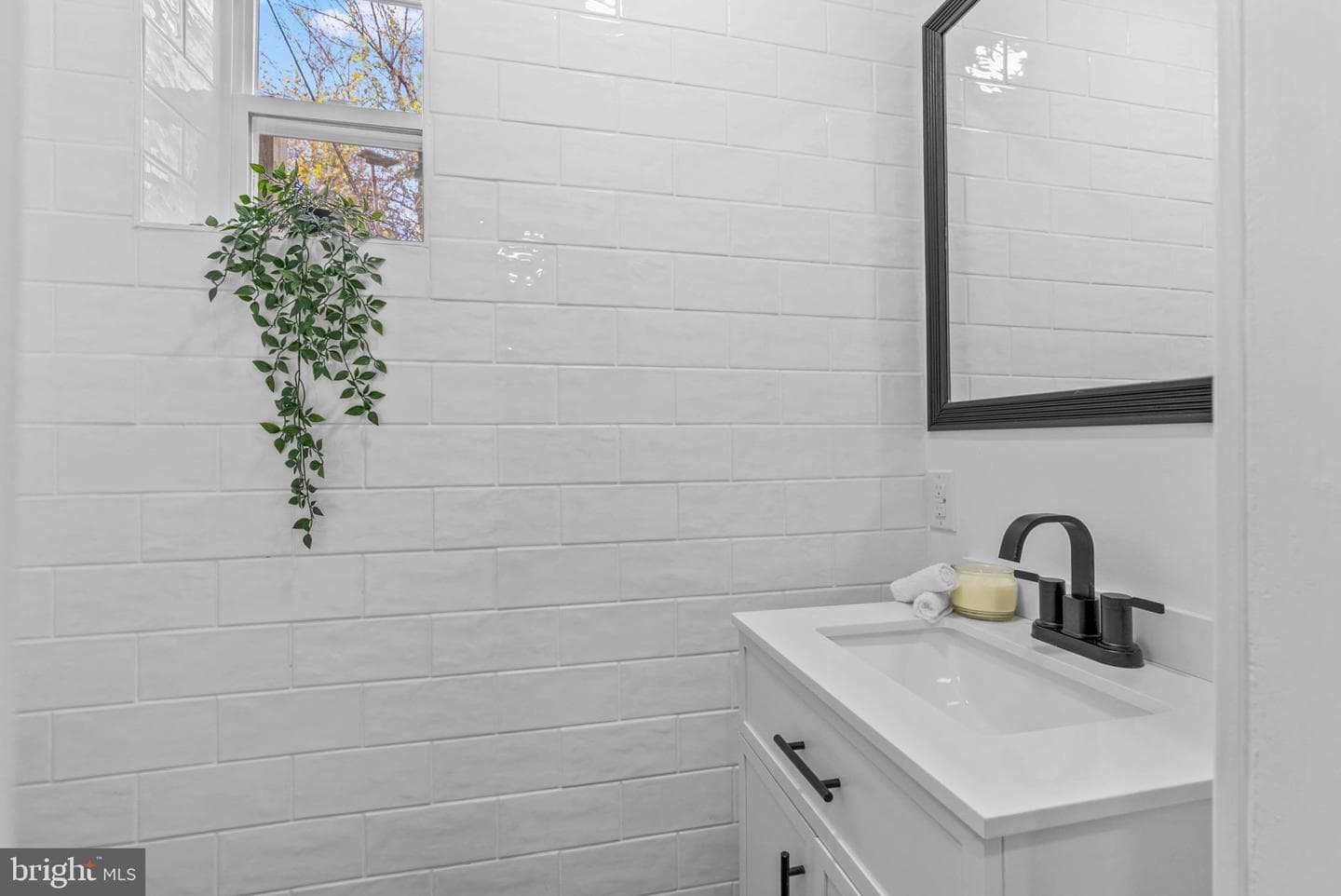 5942 N Norwood Street photo 10