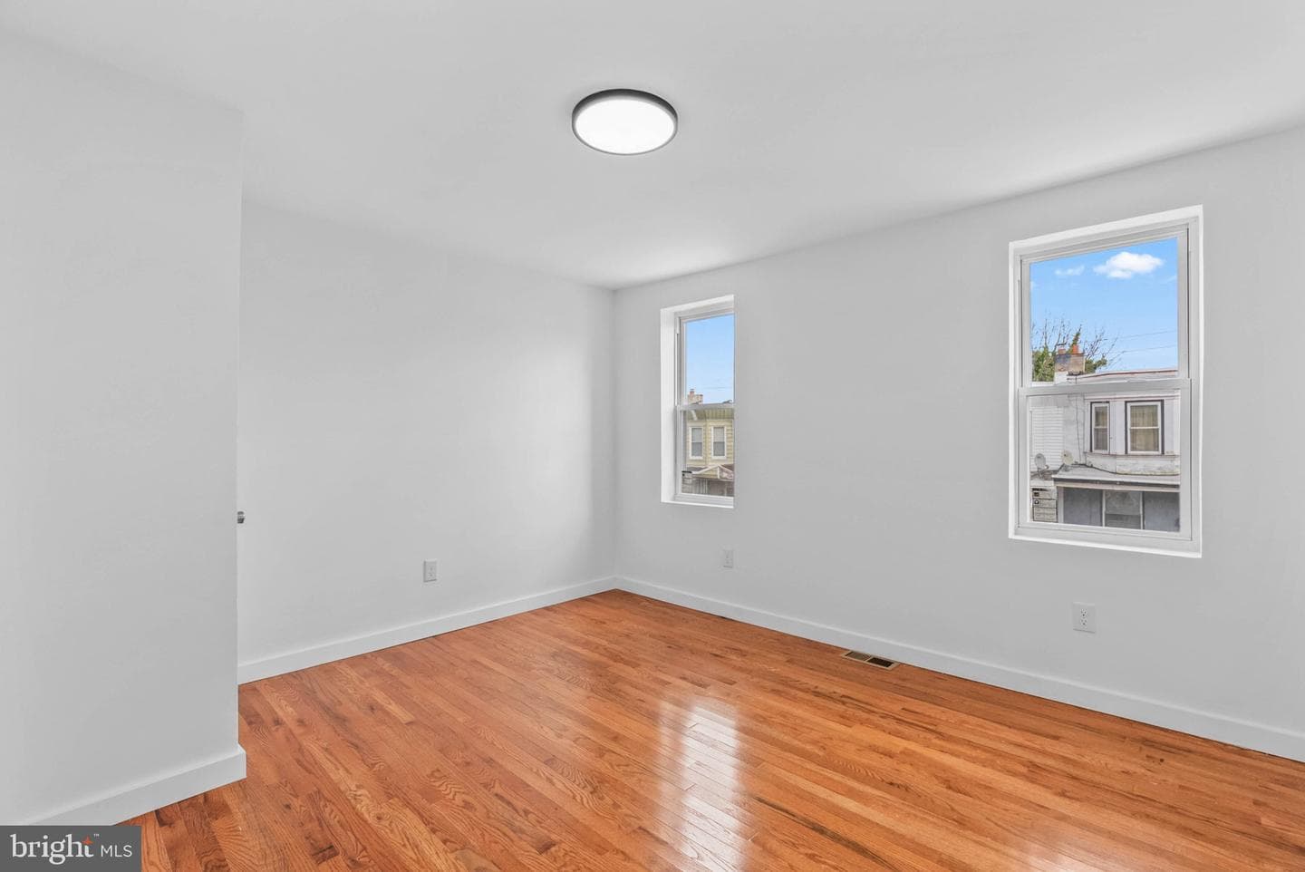 5942 N Norwood Street photo 14