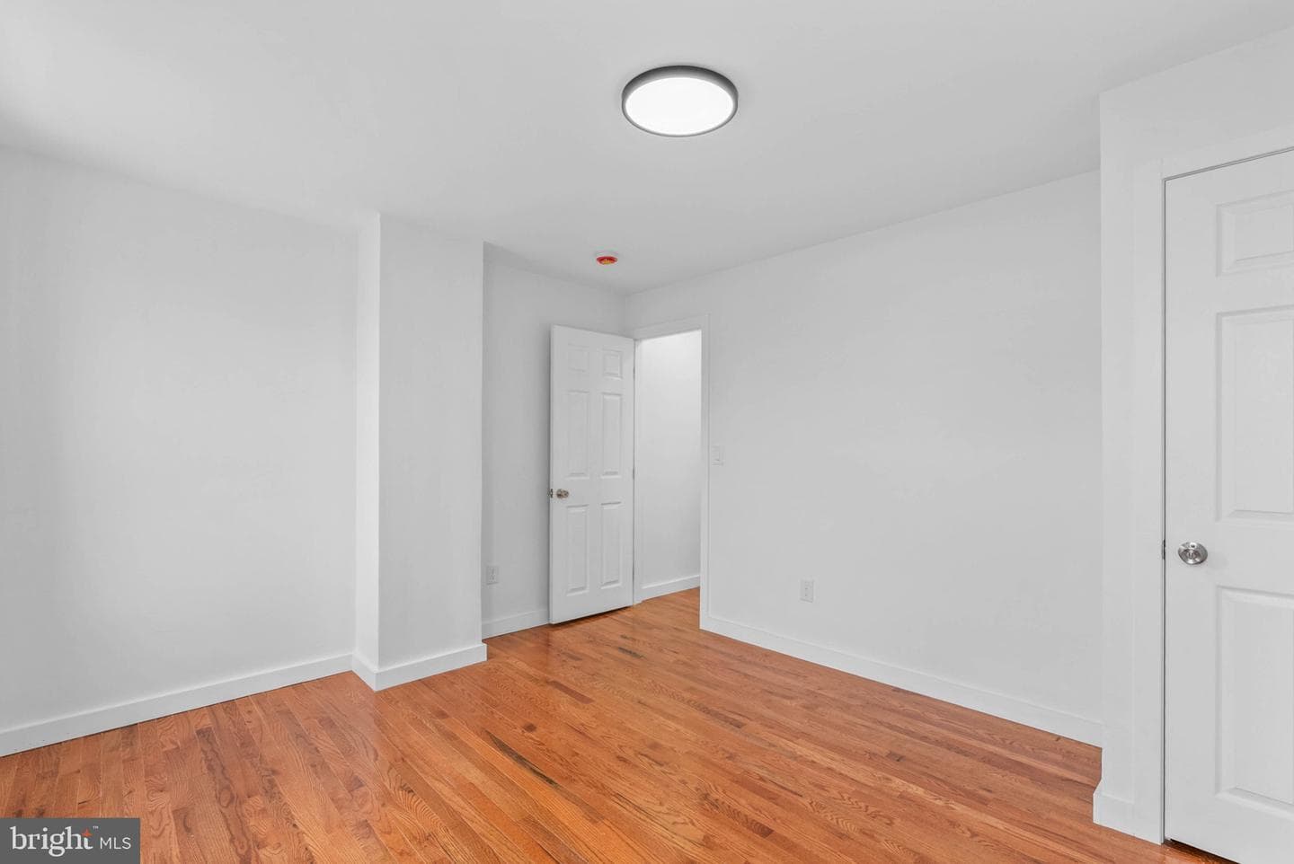 5942 N Norwood Street photo 15