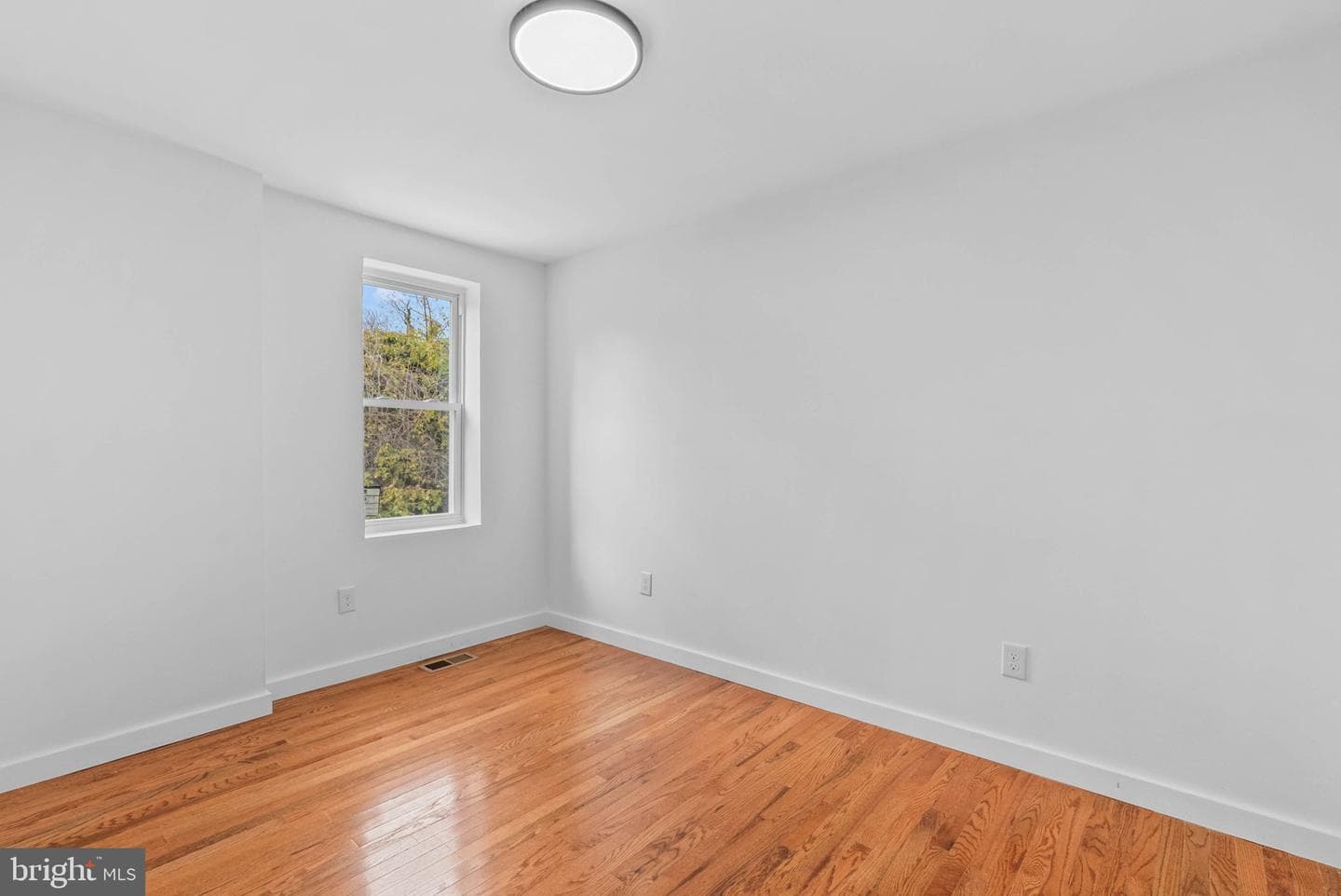 5942 N Norwood Street photo 18