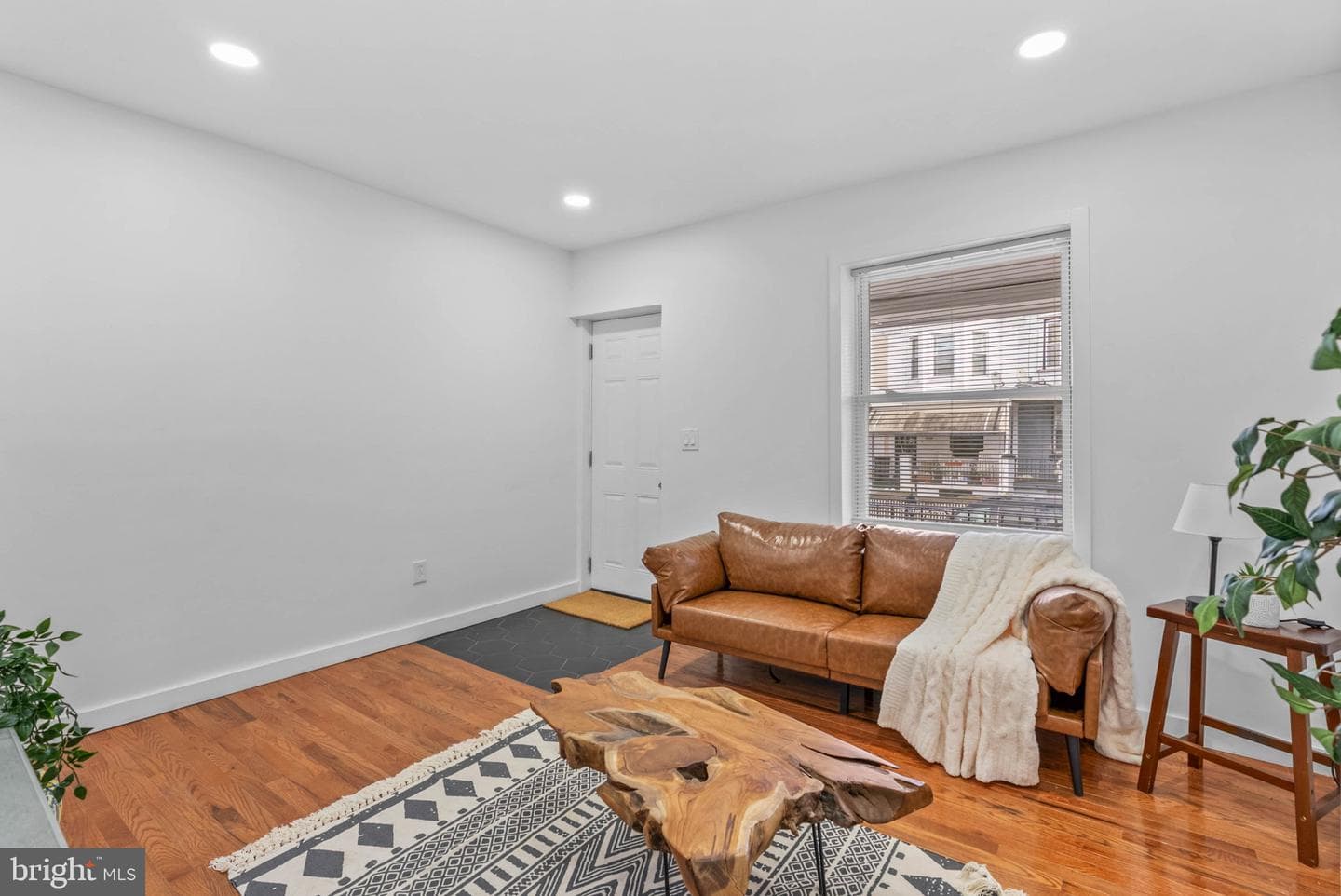 5942 N Norwood Street photo 6
