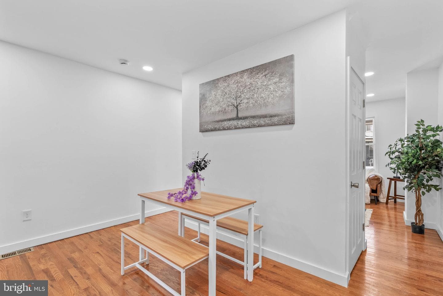 5942 N Norwood Street photo 9