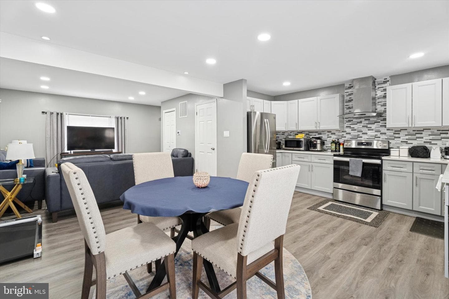 8319 Woolston Avenue photo 12