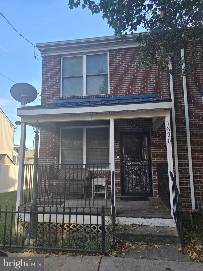 1820 Wilmot Street photo 2