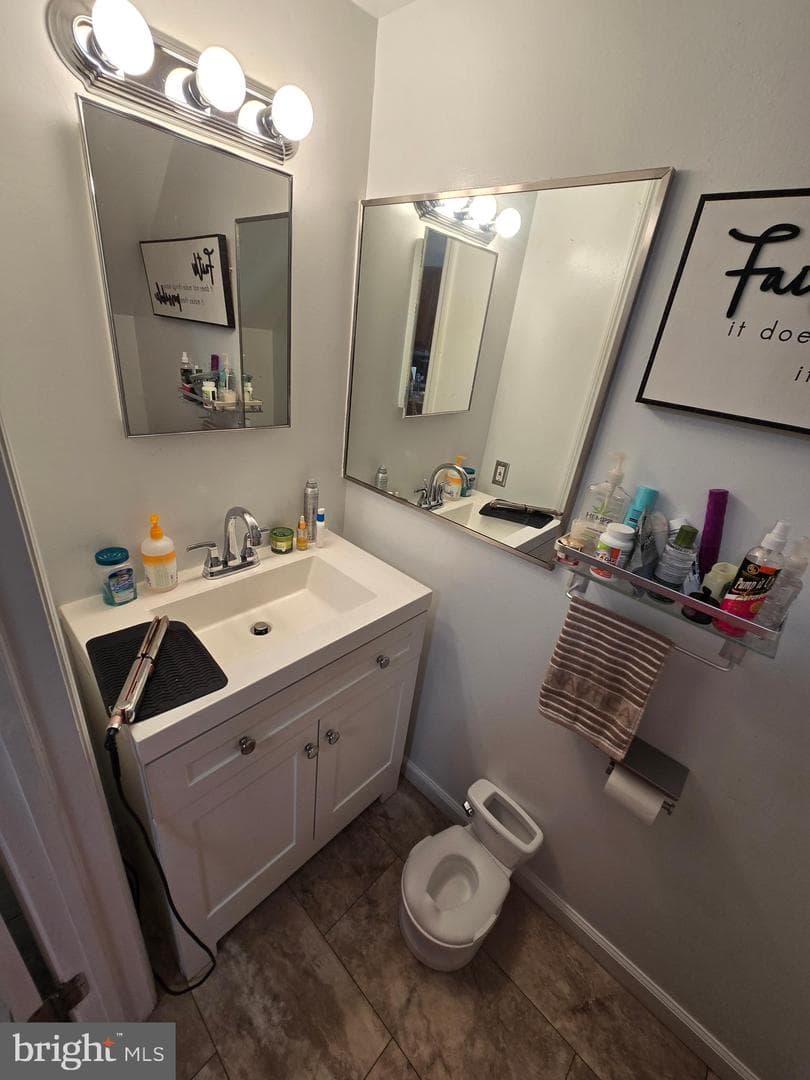 1820 Wilmot Street photo 24