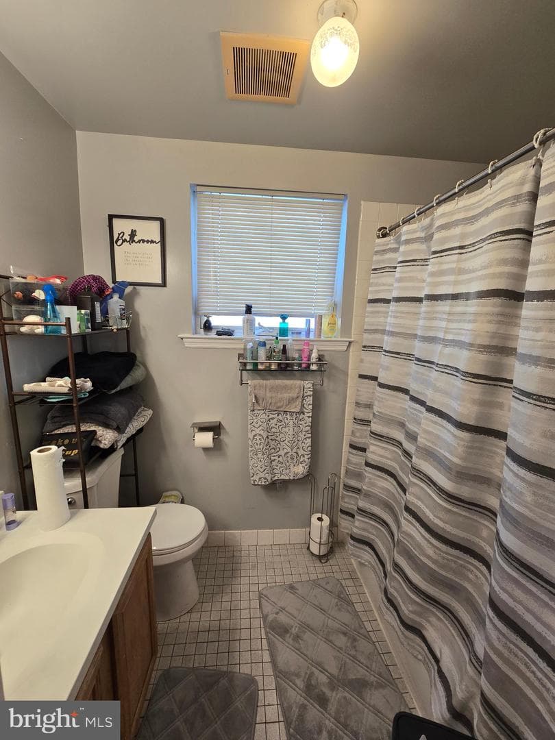 1820 Wilmot Street photo 25